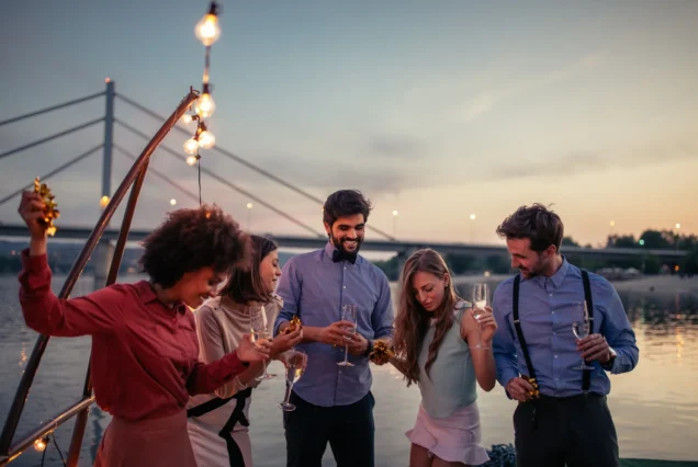 Dubia Marina : 2 hours BBQ Dinner Yacht Tour