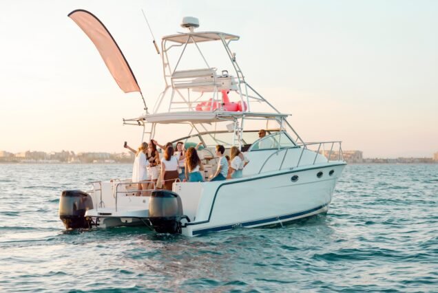 Dubia Marina : Afternoon Yacht Tour