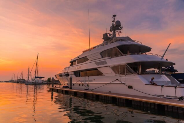 Dubia Marina : Luxury Sunset Yacht Tour
